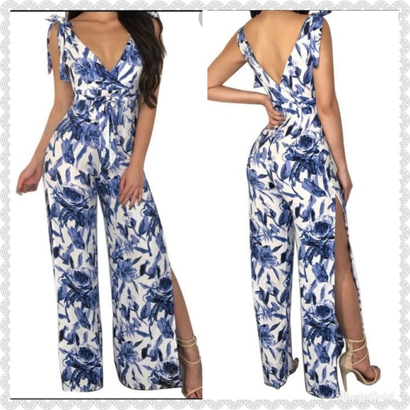 boutique Pants - sz M Blue floral jumpsuit